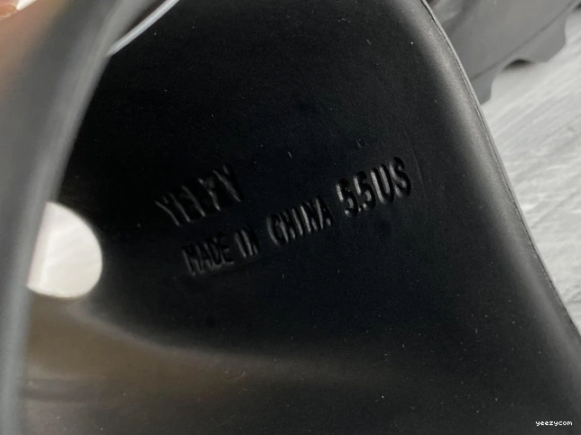 FX0495 Black Slide Adidas Yeezy 1001